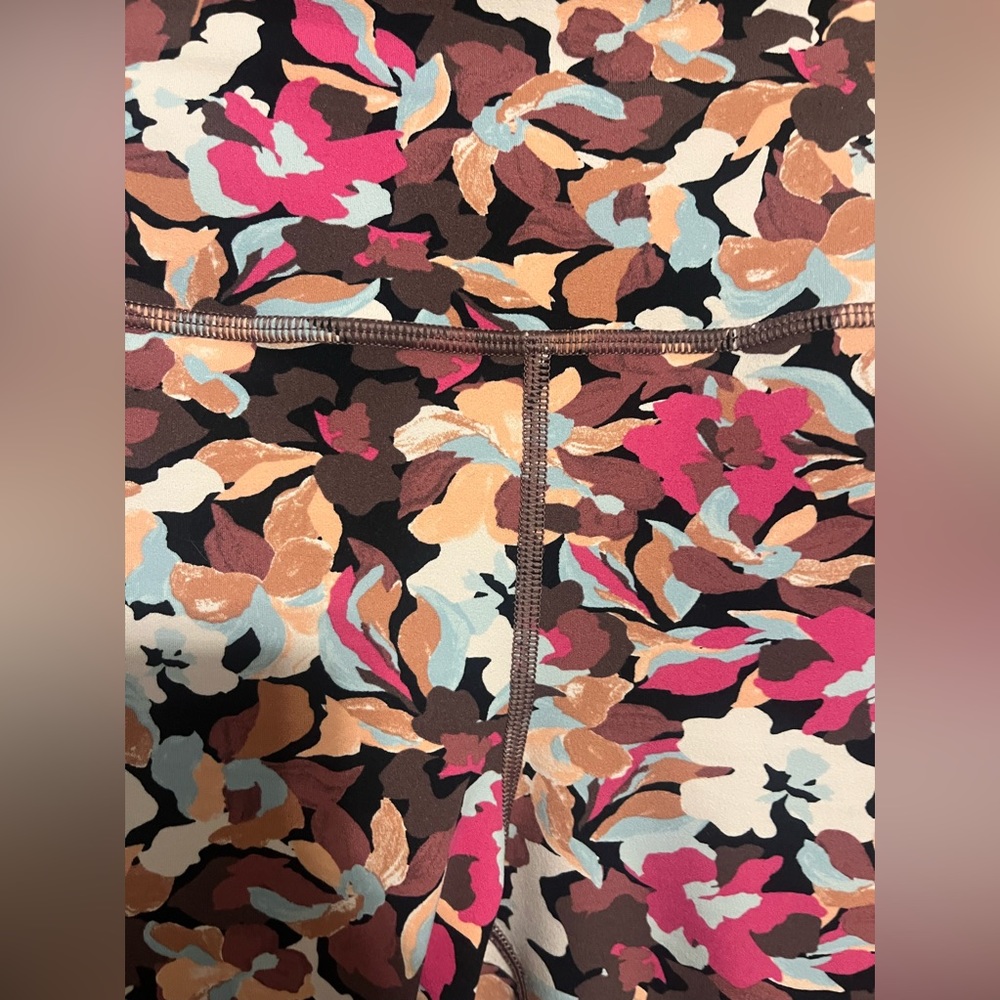 Athleta Pink Camo Leggings - Picture 2 of 7